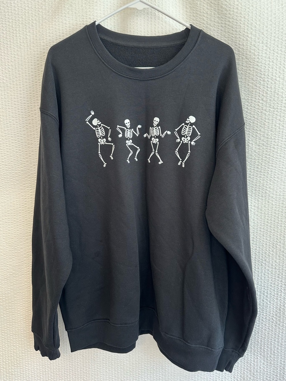 Black Dancing Skeleton Halloween Graphic Crewneck Sweatshirt Size Large Oversize